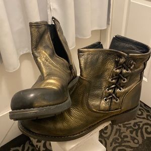 Eric Michael Brennero distressed bootie. Gently worn. 40